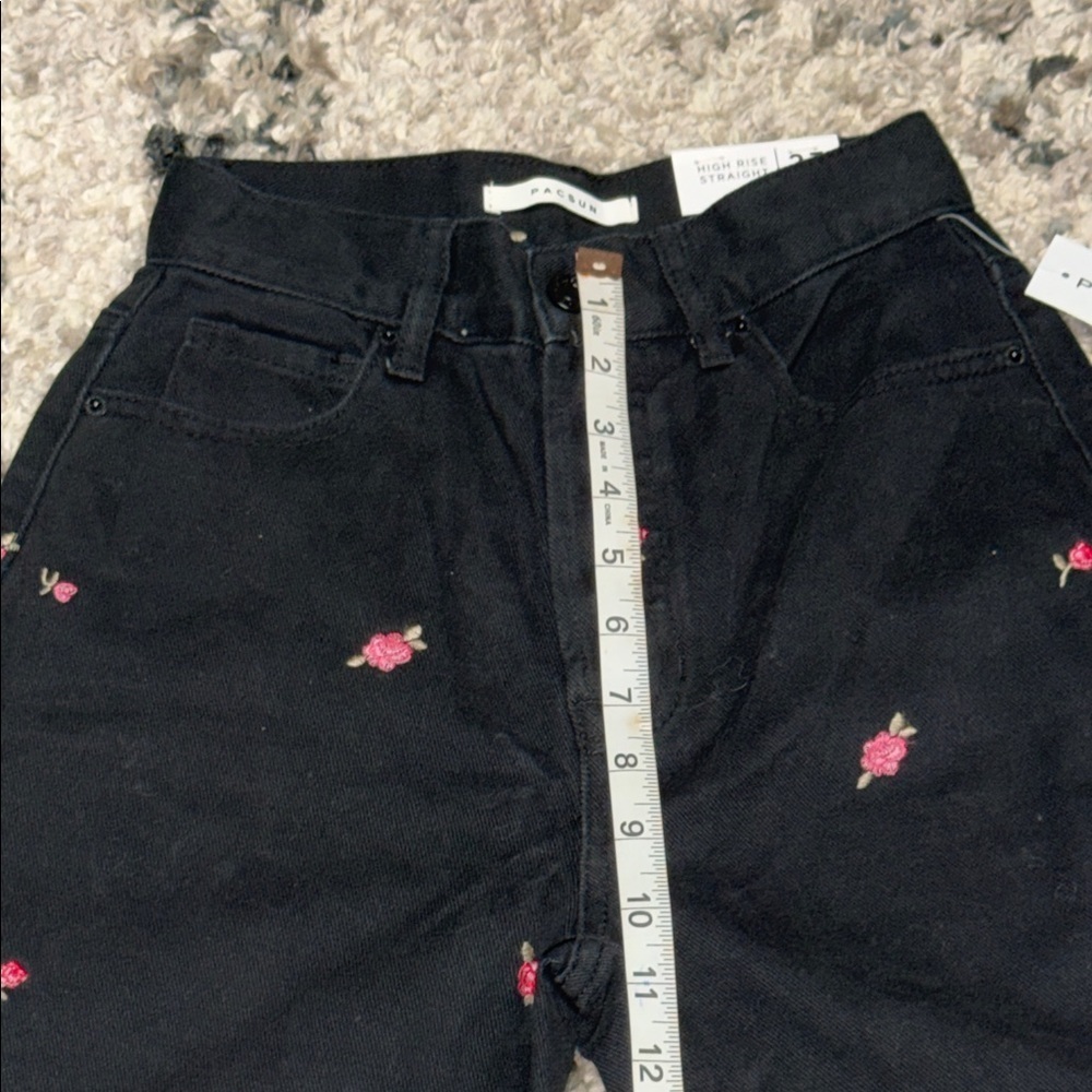 PacSun Black Cropped Jeans with Pink Details - Picture 5 of 12